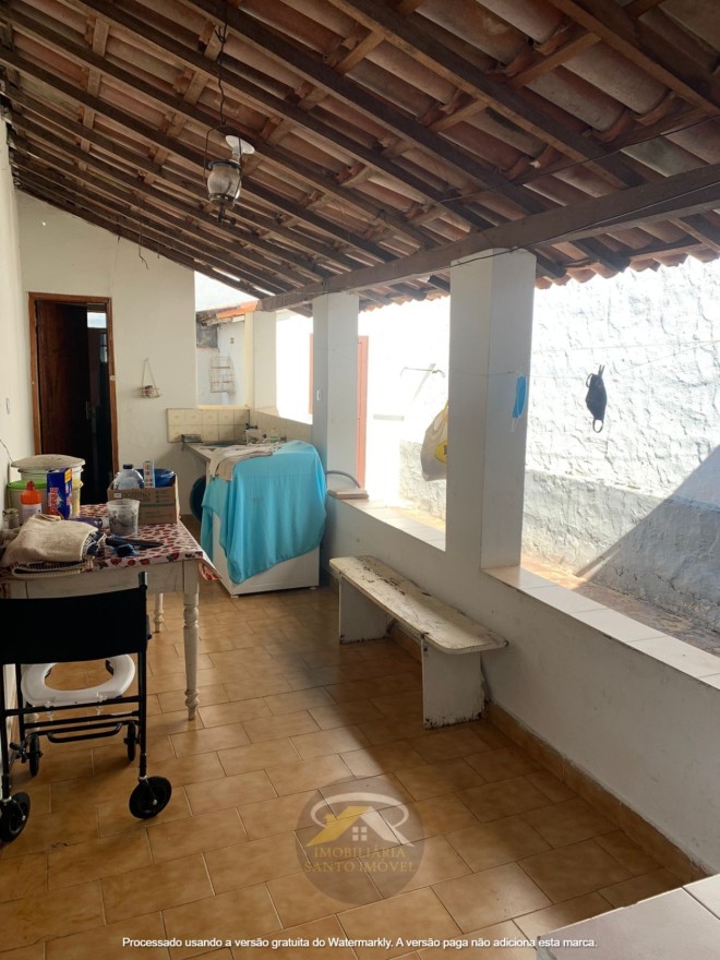 VENDE-SE EXCELENTE CASA NO BAIRRO LEBLON