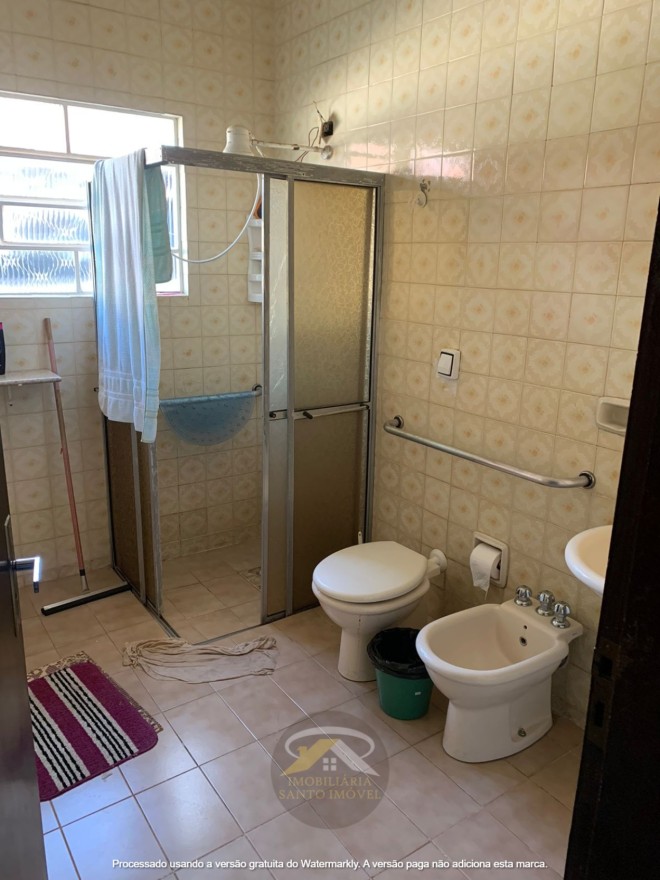 VENDE-SE EXCELENTE CASA NO BAIRRO LEBLON