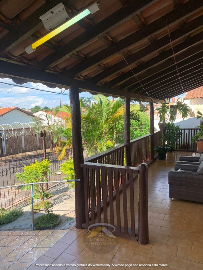 VENDE-SE EXCELENTE CASA NO BAIRRO LEBLON