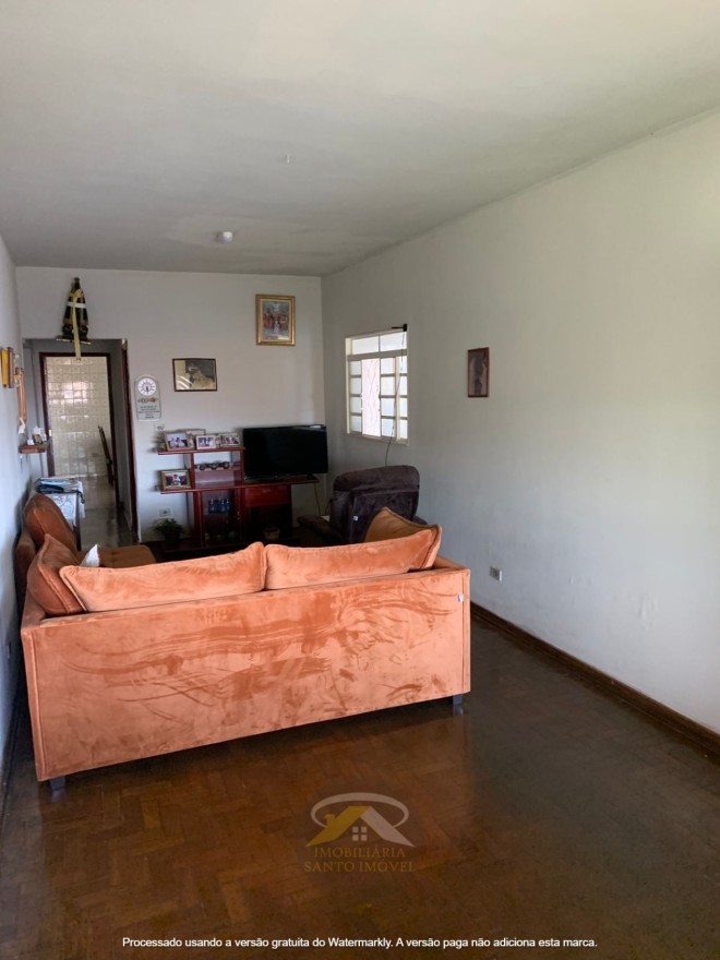 VENDE-SE EXCELENTE CASA NO BAIRRO LEBLON