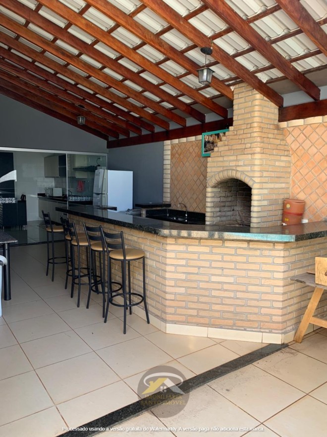 VENDE-SE LINDA CASA COM VARANDA GOURMET NO BAIRRO NENÊ GOMES