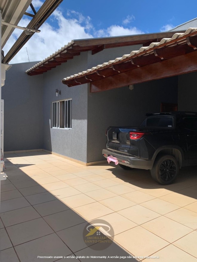 VENDE-SE LINDA CASA COM VARANDA GOURMET NO BAIRRO NENÊ GOMES