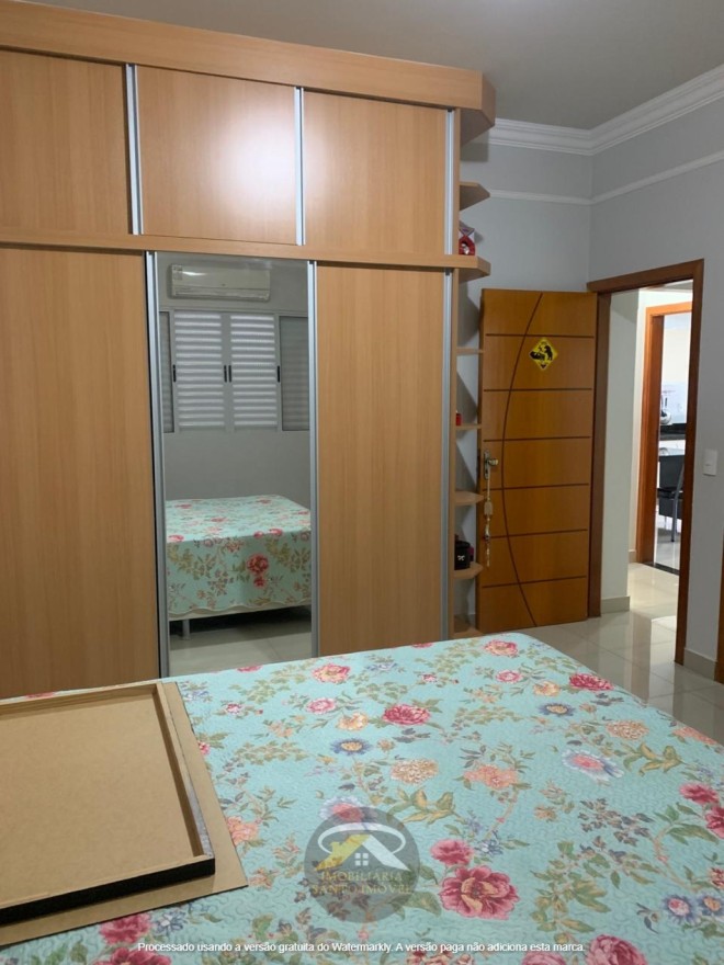 VENDE-SE LINDA CASA COM VARANDA GOURMET NO BAIRRO NENÊ GOMES