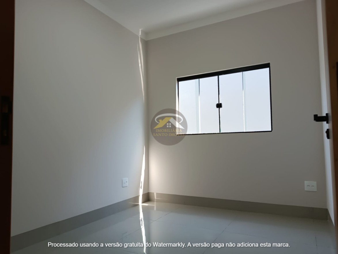 VENDE-SE CASA COM FINO ACABAMENTO NO BAIRRO MARINGÁ EM UBERABA