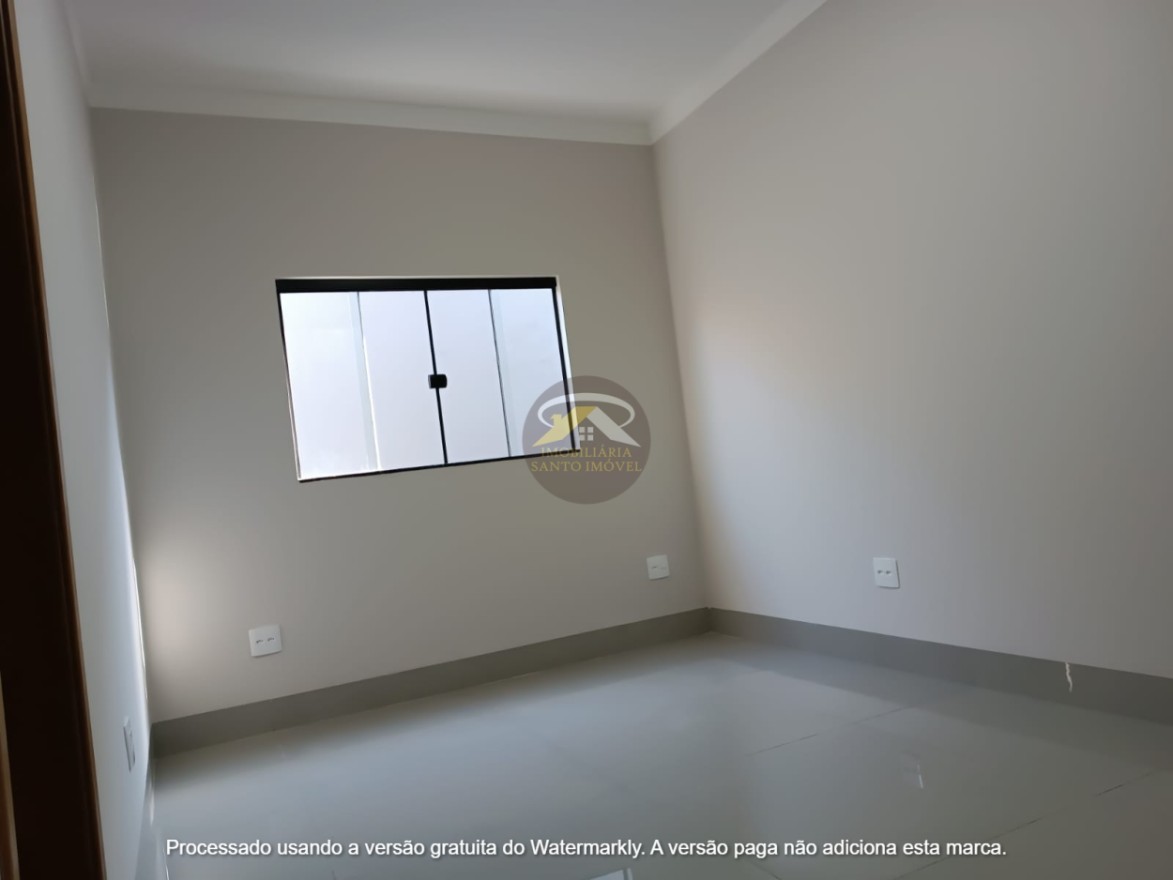 VENDE-SE CASA COM FINO ACABAMENTO NO BAIRRO MARINGÁ EM UBERABA