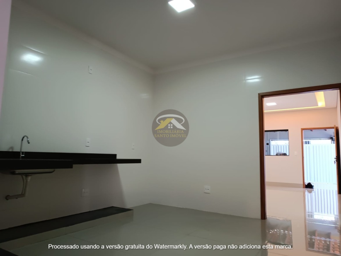 VENDE-SE CASA COM FINO ACABAMENTO NO BAIRRO MARINGÁ EM UBERABA