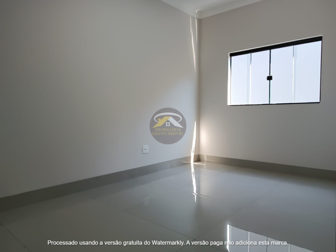 VENDE-SE CASA COM FINO ACABAMENTO NO BAIRRO MARINGÁ EM UBERABA