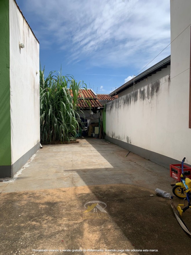 VENDE-SE CASA NO BAIRRO ANTÔNIA CANDIDA I