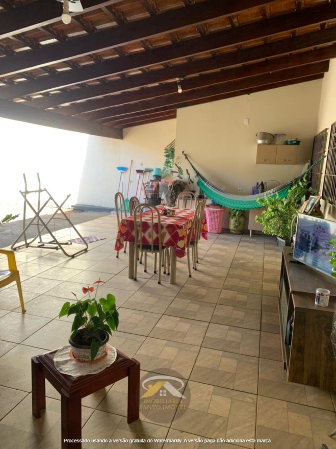 VENDE-SE CASA NO BAIRRO NENE GOMES EM UBERABA