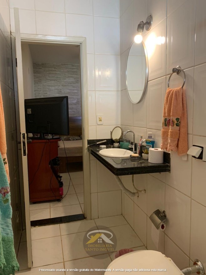 VENDE-SE CASA NO BAIRRO NENE GOMES EM UBERABA