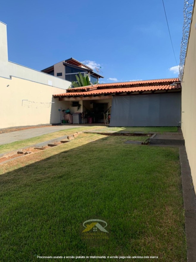 VENDE-SE CASA NO BAIRRO NENE GOMES EM UBERABA