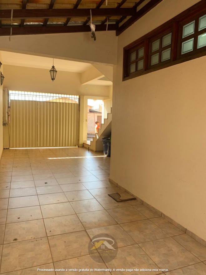 VENDE-SE CASA SOFISTICADA COM DOIS PAVIMENTOS NO BAIRRO LEBLON