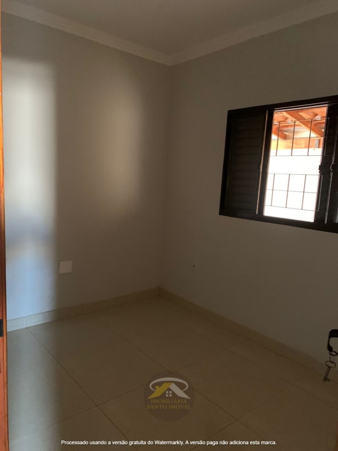 VENDE-SE CASA NO BAIRRO ANTÔNIO CAIADO.