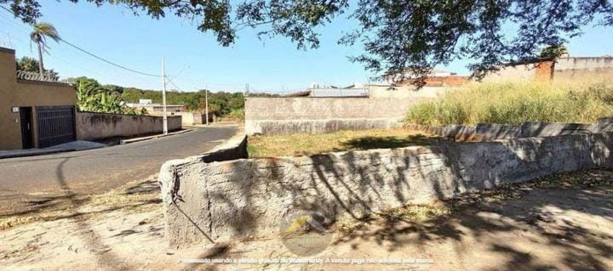 VENDE-SE TERRENO NO BAIRRO RESIDENCIAL ESTADOS UNIDOS