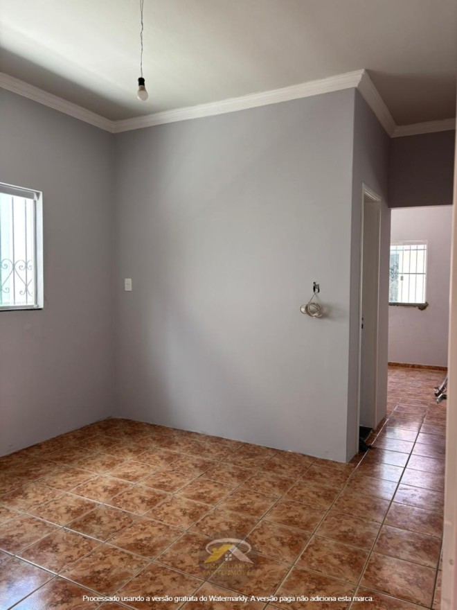 VENDE-SE EXCELENTE CASA NO BAIRRO JD MANHATTAN