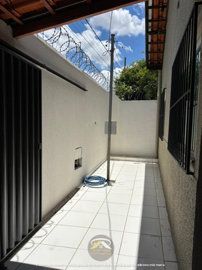 VENDE-SE EXCELENTE CASA NO BAIRRO JD MANHATTAN