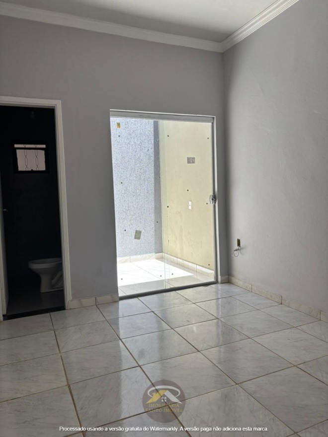 VENDE-SE EXCELENTE CASA NO BAIRRO JD MANHATTAN