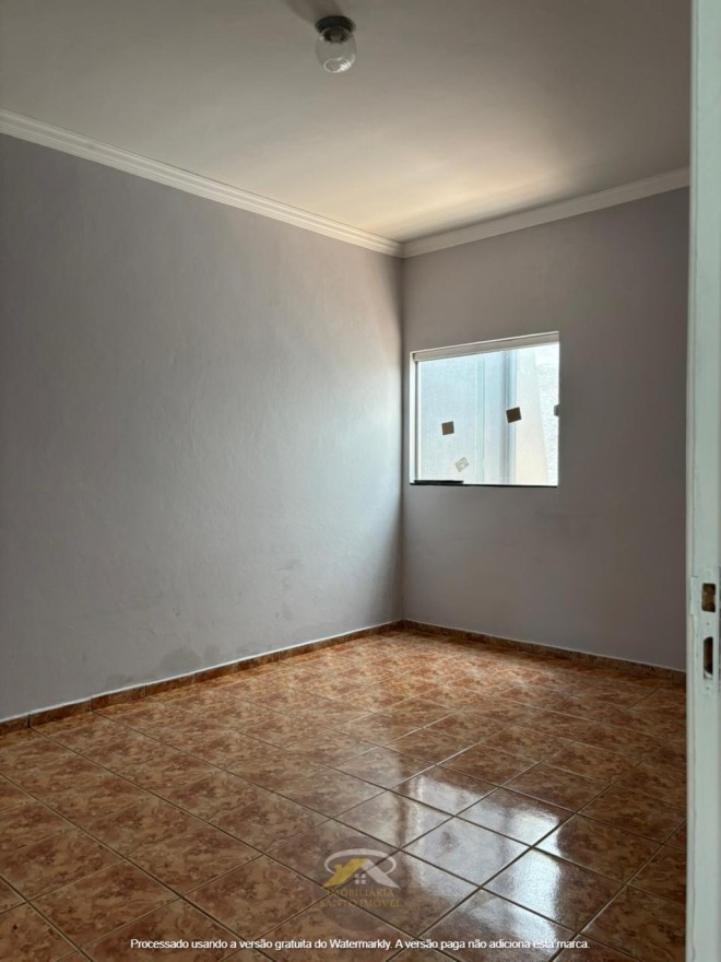 VENDE-SE EXCELENTE CASA NO BAIRRO JD MANHATTAN