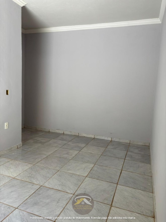 VENDE-SE EXCELENTE CASA NO BAIRRO JD MANHATTAN