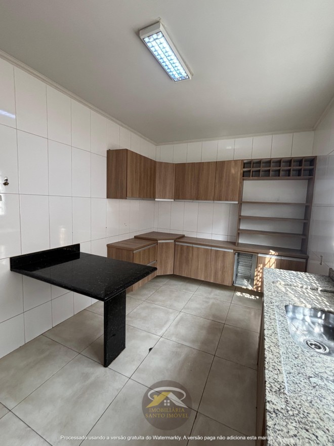 VENDE-SE CASA COM VARANDA GOURMET NO BAIRRO NENE GOMES