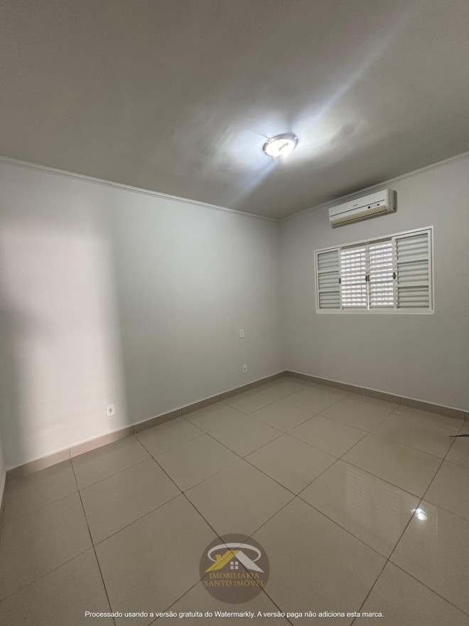 VENDE-SE CASA COM VARANDA GOURMET NO BAIRRO NENE GOMES