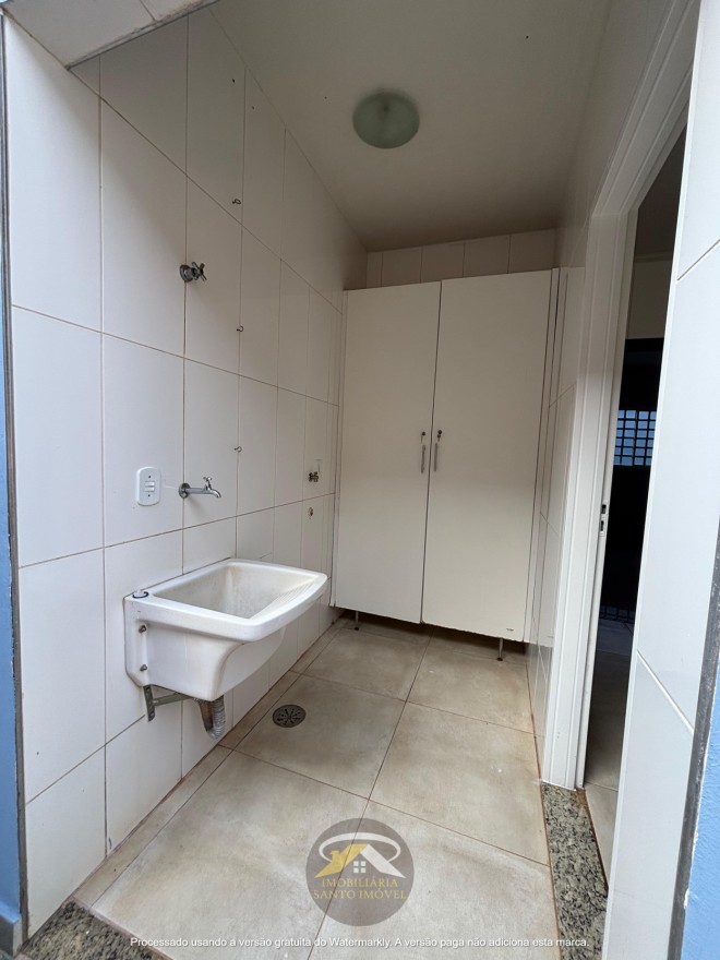 VENDE-SE CASA COM VARANDA GOURMET NO BAIRRO NENE GOMES