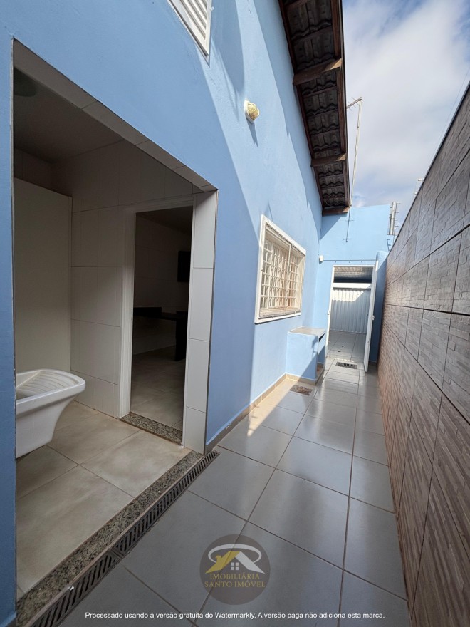 VENDE-SE CASA COM VARANDA GOURMET NO BAIRRO NENE GOMES