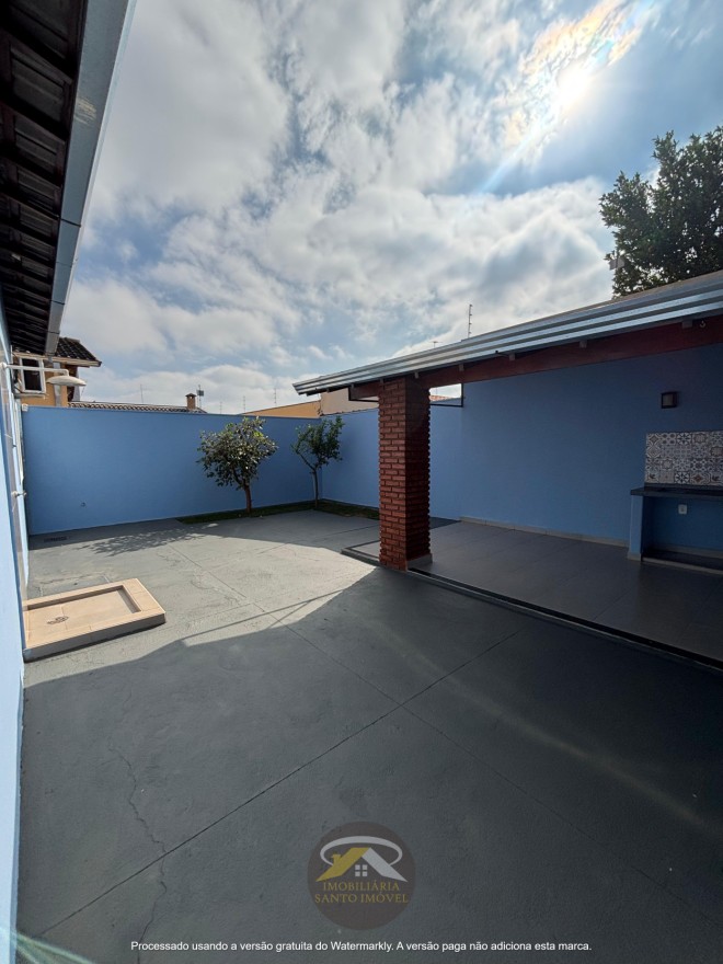 VENDE-SE CASA COM VARANDA GOURMET NO BAIRRO NENE GOMES