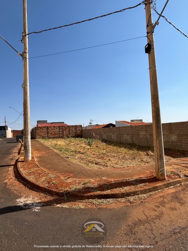 VENDE-SE TERRENO DE ESQUINA NO BAIRRO JARDIM LIBANIO.