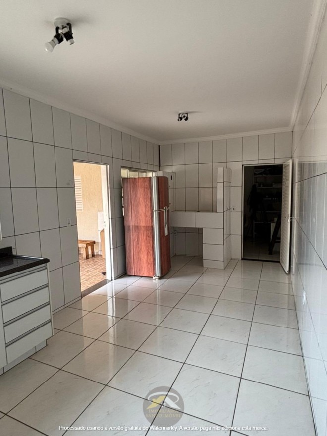 CASA CONSERVADA DISPONÍVEL PARA VENDA NO BAIRRO LEBLON