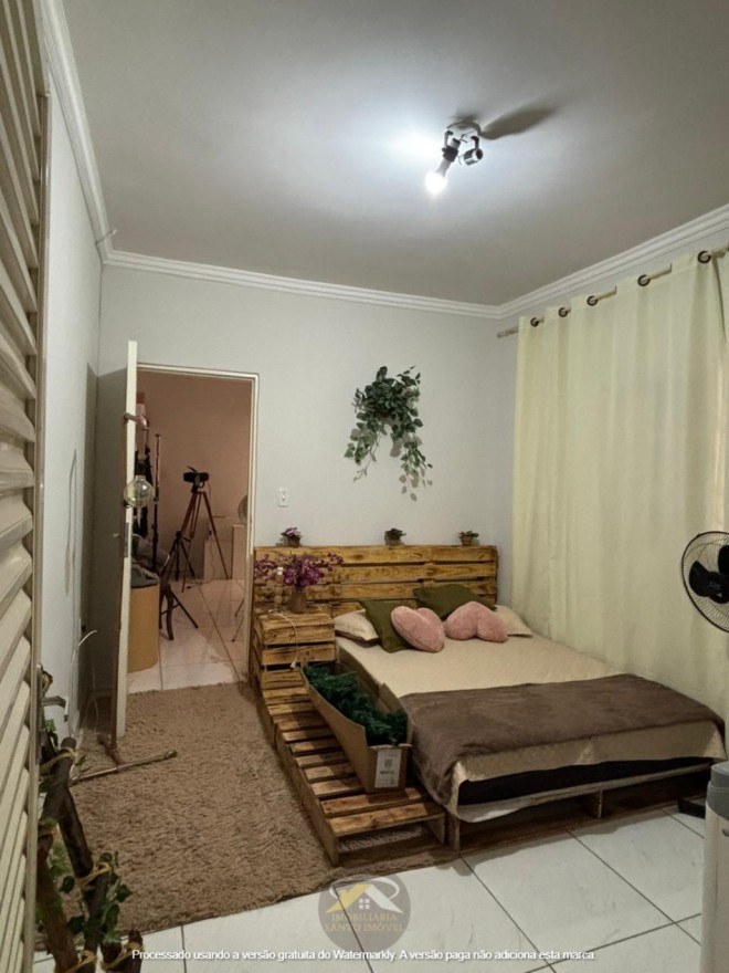 CASA CONSERVADA DISPONÍVEL PARA VENDA NO BAIRRO LEBLON