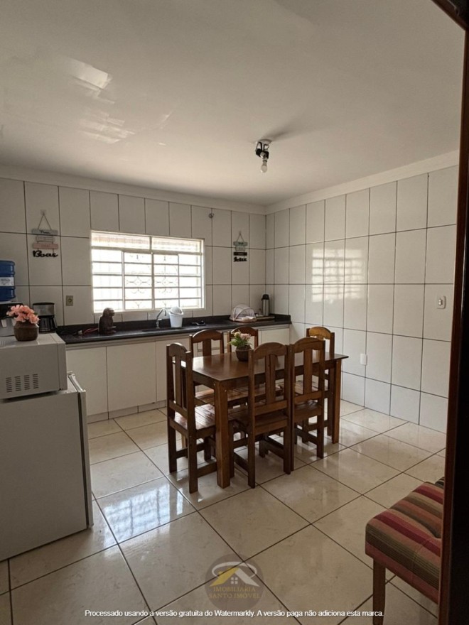 CASA CONSERVADA DISPONÍVEL PARA VENDA NO BAIRRO LEBLON