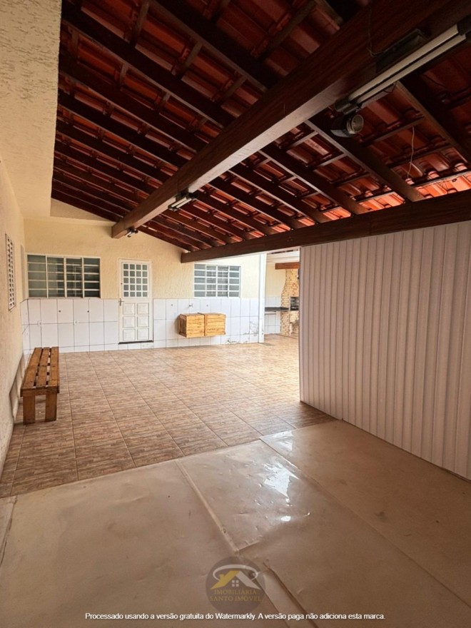 CASA CONSERVADA DISPONÍVEL PARA VENDA NO BAIRRO LEBLON