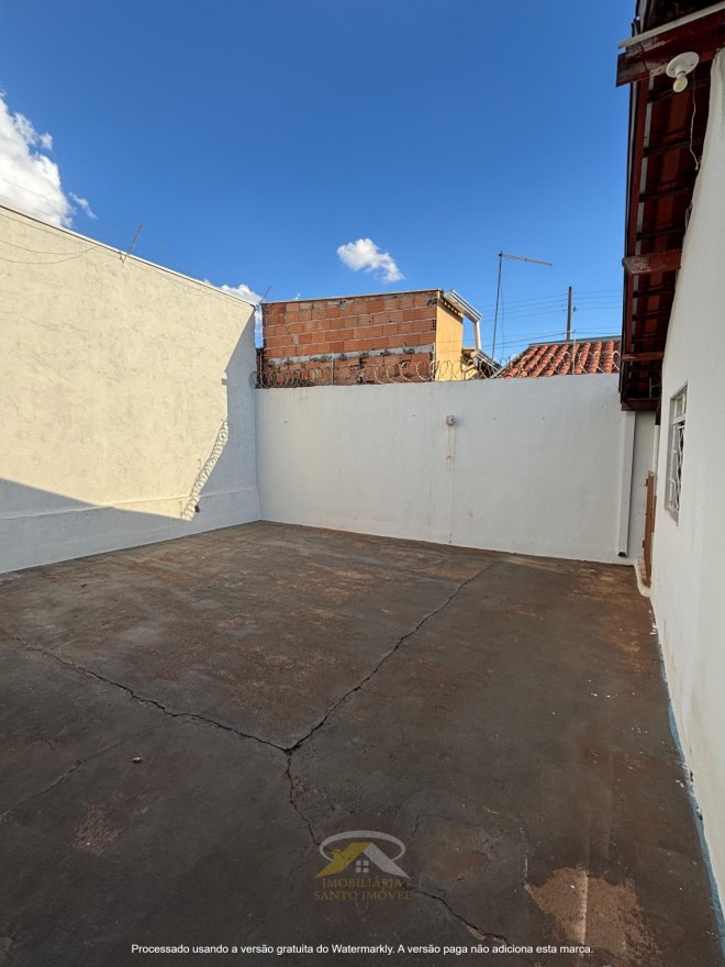 CASA COM TRÊS QUARTOS DISPONÍVEL PARA VENDA NO BAIRRO UBERABA 1.