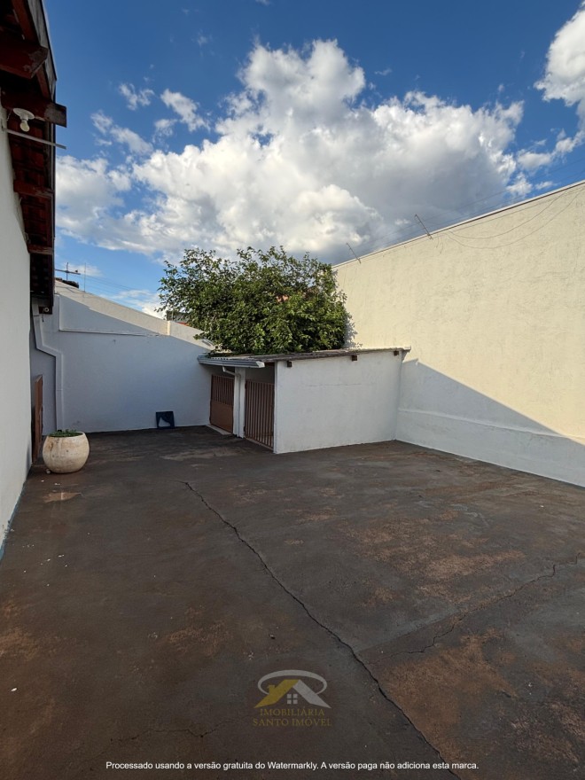 CASA COM TRÊS QUARTOS DISPONÍVEL PARA VENDA NO BAIRRO UBERABA 1.