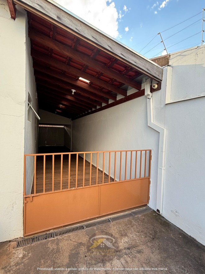 CASA COM TRÊS QUARTOS DISPONÍVEL PARA VENDA NO BAIRRO UBERABA 1.