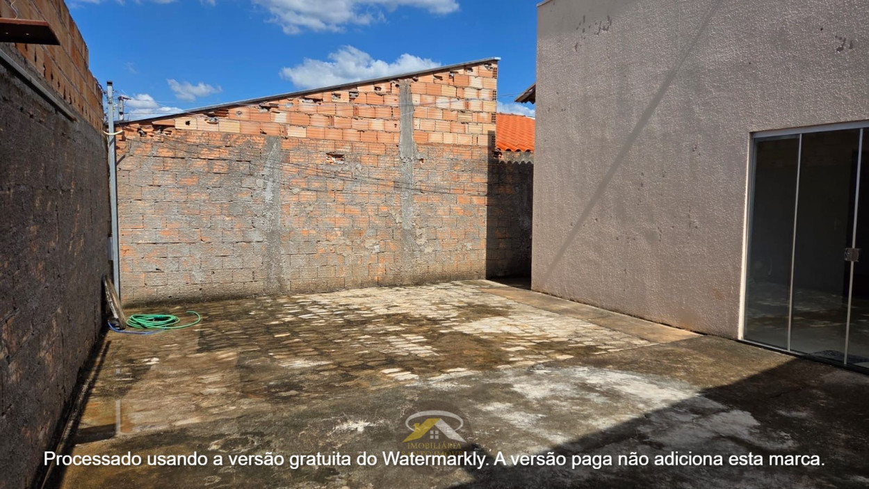 VENDE-SE CASA NO BAIRRO ONEIDA MENDES